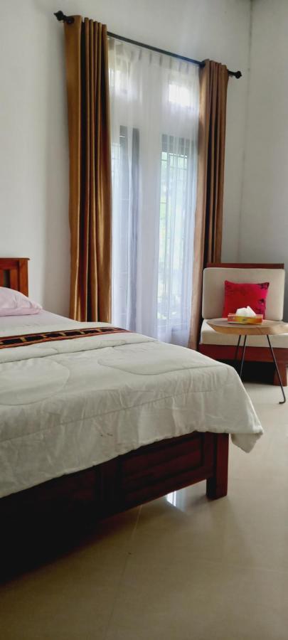 Inang Amang Homestay Labuan Bajo Bagian luar foto