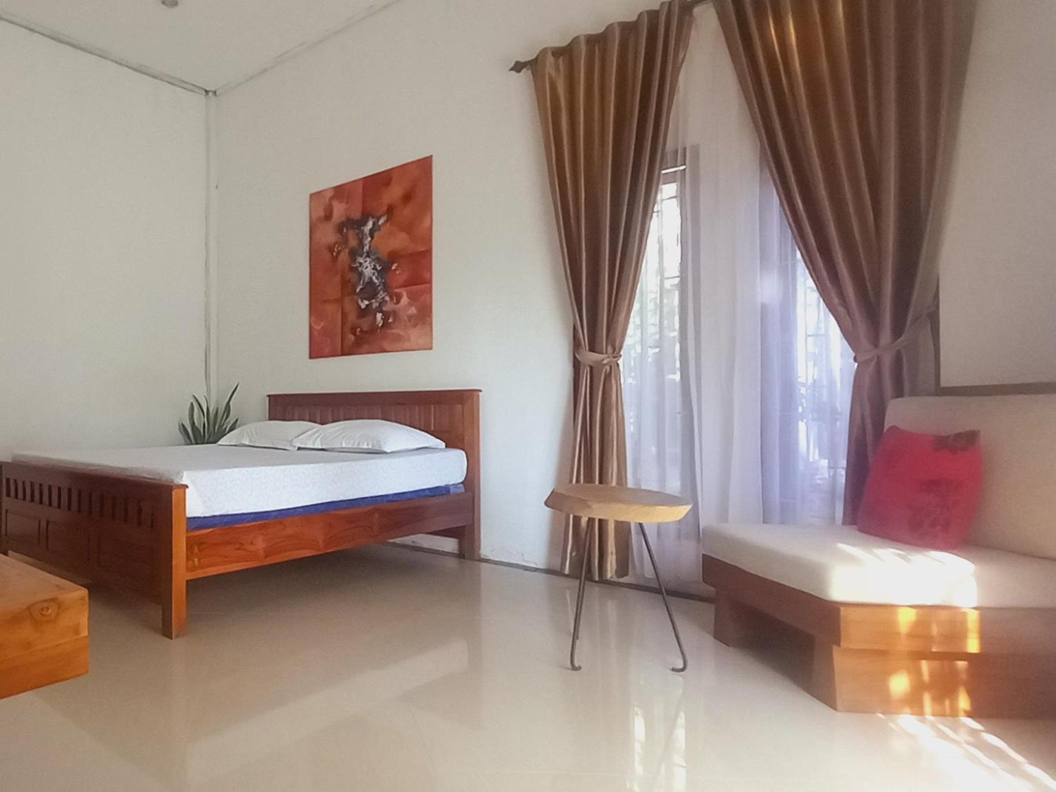 Inang Amang Homestay Labuan Bajo Bagian luar foto