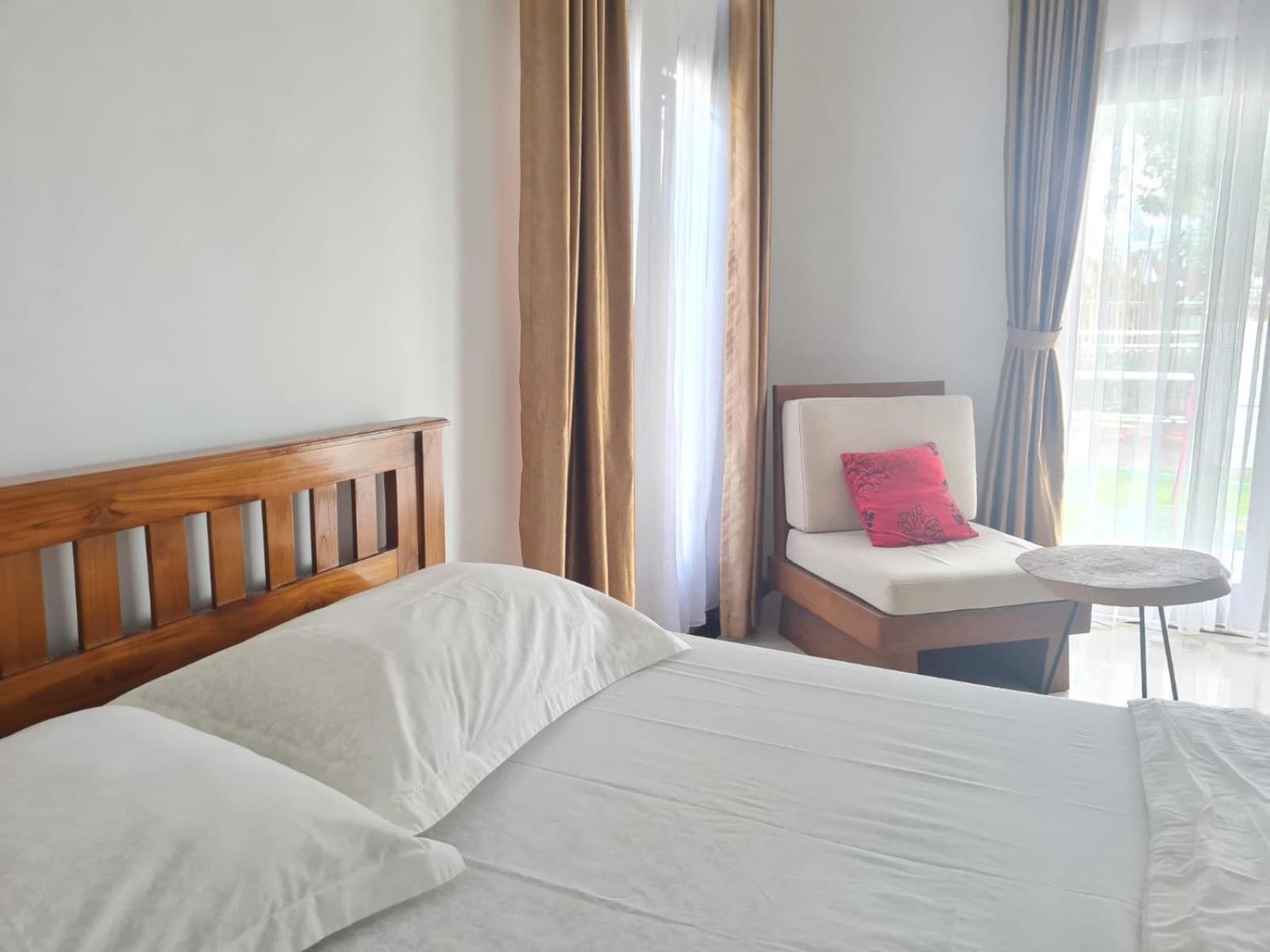 Inang Amang Homestay Labuan Bajo Bagian luar foto